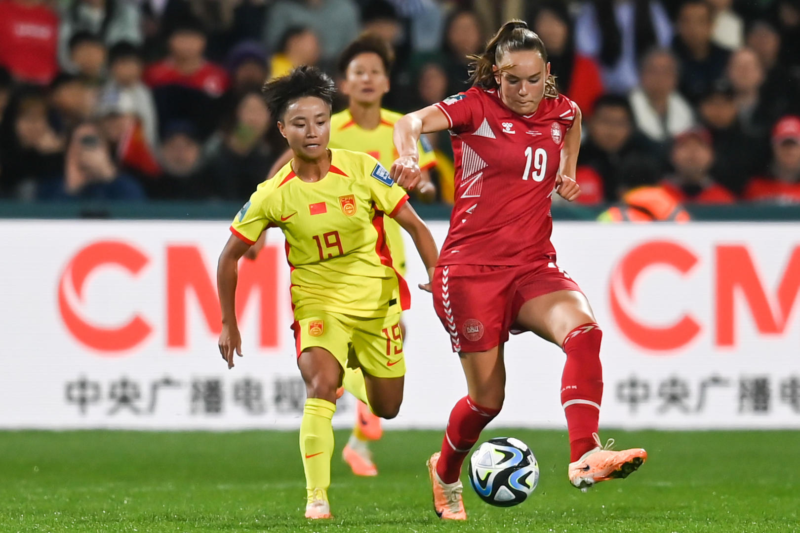 江南体育尤文图斯-精彩厮杀！女足比赛现场气氛热烈